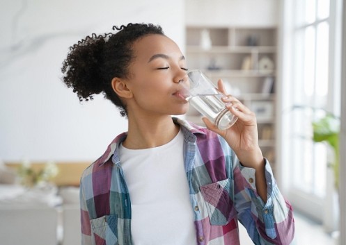Benefícios de beber água regularmente