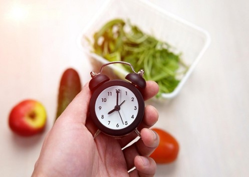 Benefícios do jejum intermitente: como fazer de forma saudável