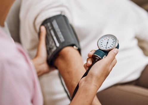 Dicas para controlar a pressão arterial de forma natural