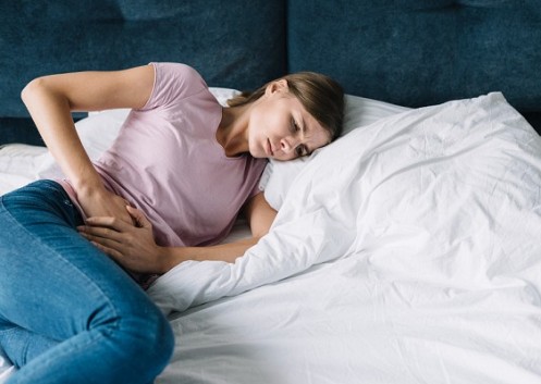 Fique atenta aos sintomas da endometriose